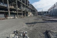 Руины огромного режимного предприятия продают в Барнауле под «реконструкцию»