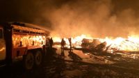 Более 100 спасателей тушили крупный склад горючих материалов в железнодорожном тупике на Алтае