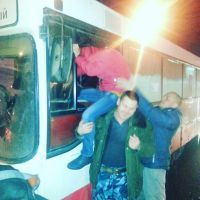 Десяткам барнаульцев пришлось через окно эвакуироваться из попавшего в аварию автобуса