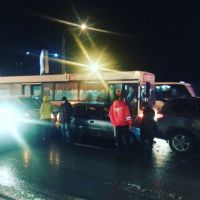 Десяткам барнаульцев пришлось через окно эвакуироваться из попавшего в аварию автобуса