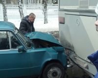 Пьяный барнаулец на «копейке» подвинул пассажирский автобус