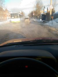 Вода на улице Петра Сухова