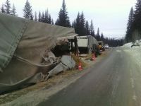 Молодой водитель «КамАЗа» скончался после переворота на «Чуйском тракте»