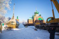 Барнаульский собор обрел крест спустя четверть века после начала строительства