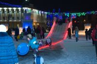 Барнаульские чиновники хотят продлить жизнь снежному городку на площади Сахарова