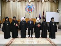 Серапион — крайний справа