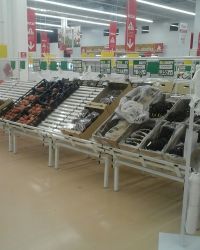 В закрытом из-за обрушения барнаульском «Ашане» начали гнить продукты