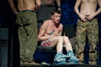 Владимир Золотарь вернется в Барнаул с «драматическим» стриптизом «Только для женщин»