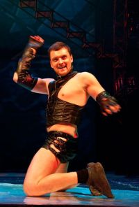 Владимир Золотарь вернется в Барнаул с «драматическим» стриптизом «Только для женщин»