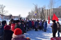 Митингующие алтайские сельчане не верят, что депутаты на самом деле спасают их автостанцию