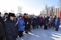 Митингующие алтайские сельчане не верят, что депутаты на самом деле спасают их автостанцию