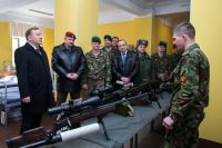 Росгвардия приняла губернатора Алтайского края с медалью