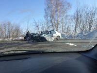 Младенца с увечьями увезли в больницу после лобового столкновения машин в Барнауле