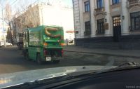 Подметально-вакуумная машина на проспекте Ленина