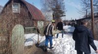 Выносят тело ребенка