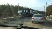 Бензовоз съехал с дороги в Барнауле