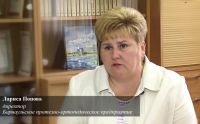 Лариса Попова, фото из сюжета о визите на «Барнаульское протезно-ортопедическое предприятие» делегации из Германии