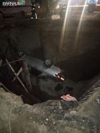 Глубина ямы составляет семь метров