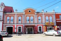 Фасад магазина "Дешевка" на улице Льва Толстого в Барнауле