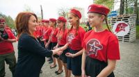 Наталья Кувшинова с юнармейцами