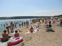 Отдыхающие на павловском пляже