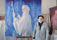 Художник с одной из своих работ