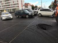 Просевший асфальт на перекрестке Красноармейский-Молодежная