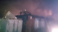 Горит частный дом в поселке Кирова