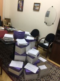 Подписи граждан с трудом уместились в 13-и коробках