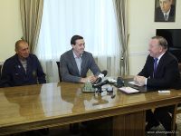 Александр Карлин проводит «инструктаж» для Сергея Шубенкова