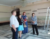 Ольга Малявина осматривает фронт работ