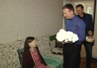 Современные «фронтовики» поздравляют фронтовичку с полей Великой Отечественной войны