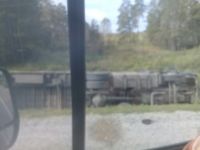 Фуру вынесло на обочину и перевернуло