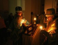 Епископы на вечерней службе