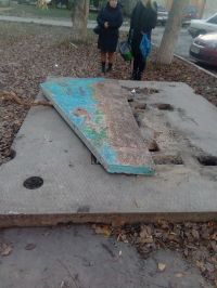 Упавшая плита