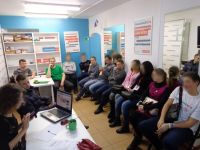 Проблемы с соцмедиа, возможно, связаны с возрастом организаторов (на фото лица предполагаемых несовершеннолетних закрыты)