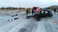 Спасатели помогают пострадавшим