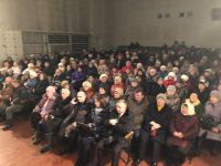 На сход жителей Малинового Озера собрался полный зал местного ДК