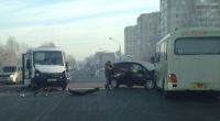 Водитель иномарки решает вопрос