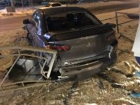 Вид разбитой иномарки сзади
