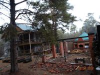 Разрушенная беседка - пока единственное свидетельство демонтажа