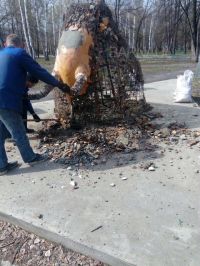 От скульптуры остался лишь остов