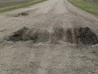 Рытвины на мамонтовских дорогах