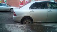 Ямы на улице Георгия Исакова