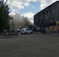 Движение на утопающей в дыму улице пришлось перекрыть