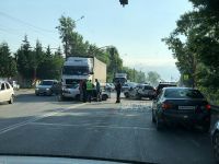 «МАЗ» успел зацепить сразу две легковушки