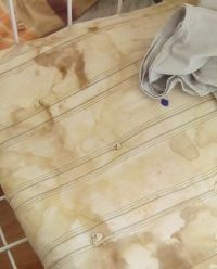 Акварельные пятна на холсте