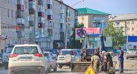 Рабочие вышли на улицы, чтобы залатать главные ямы Камня-на-Оби