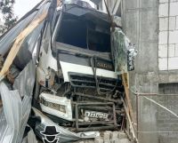 Грузовик после аварии