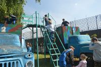 Кажется, в колонии можно веселиться и играть